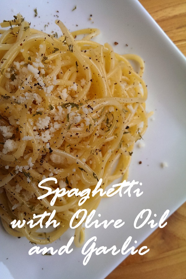 If you master this 10 minute Spaghetti Olio e Aglio (spaghetti with garlic and olive oil) you'll have a versatile, delicious vegan pasta dish that's faster than takeout. | vegetarian | one pot |