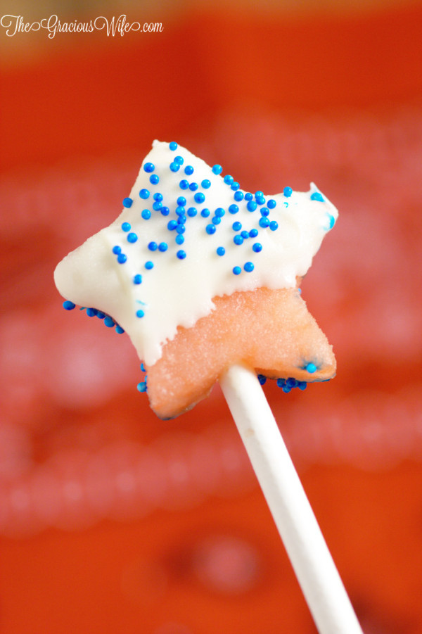You can be the coolest "Pinterest" mom on the block for surprisingly little time and effort with these popsicle recipes.  | YMCFood | YummyMummyClub.ca