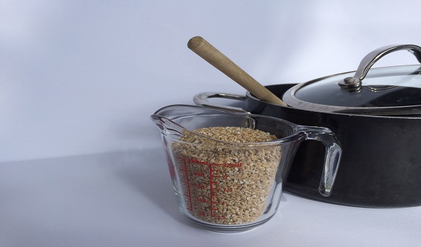 If you think you have to spend 20 minutes boiling steel cut oats for oatmeal... you're doing it wrong! | Hacks | YMCFood | YummyMummyClub.ca