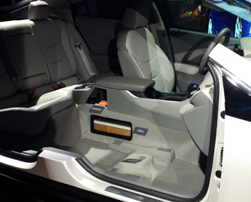 2016 Chevrolet Volt battery in car - Considering an electric car? Put the Chevy Volt up on your list. Here's some of the great features that come with the 2016. | Cars | YummyMummyClub.ca