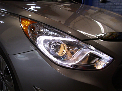 2013 Hyundai Sonata Hybrid front headlight