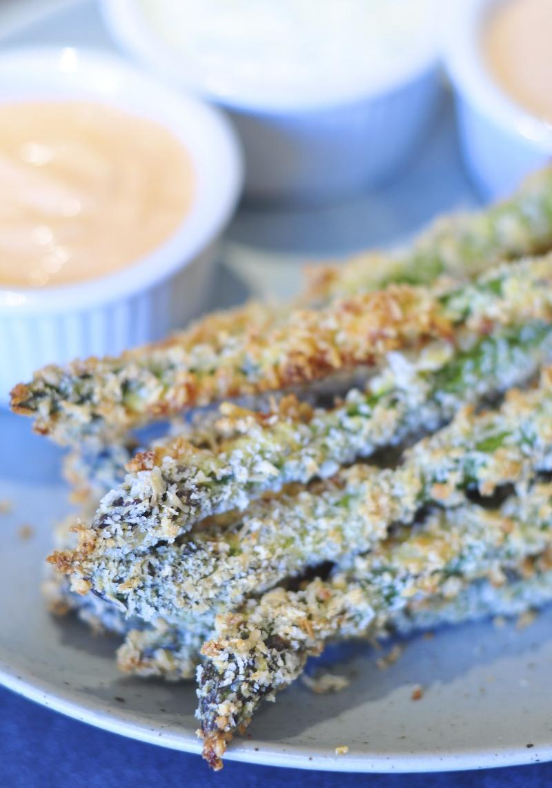 baked asparagus fries with cheese, asparagus recipe, easy dip recipe, mayo dip recipes, easy appetizer, cheese coated recipes