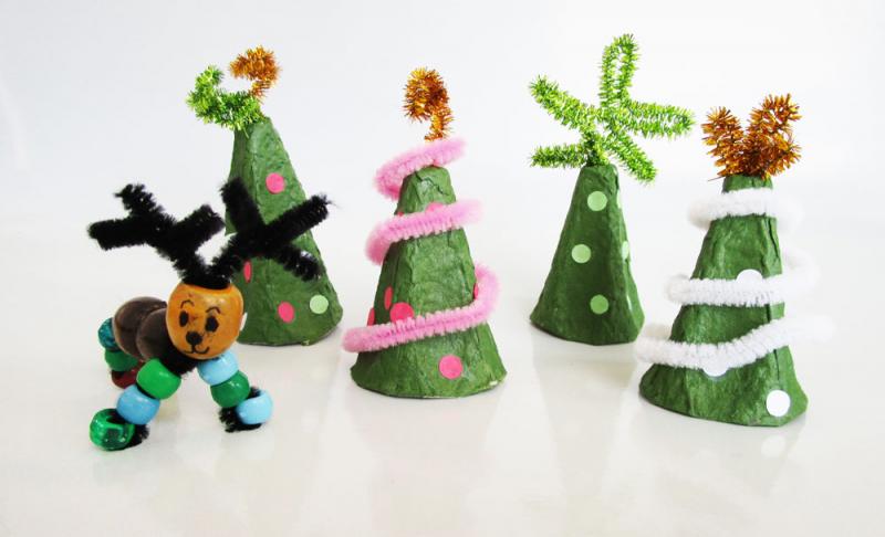 Make egg carton Christmas trees