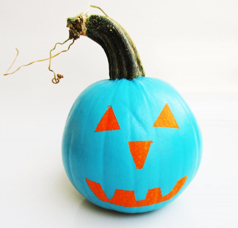 Who says you have to cut a pumpkin? We have 31 Ways to Not Carve a Pumpkin This Halloween. Let the kids do all the decoration, and don't worry about them handling dangerous knives! | kid-friendly | DIY | YummyMummyClub.ca